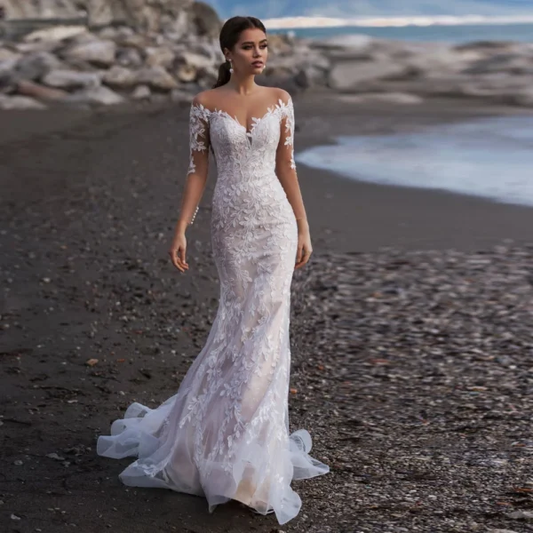 Elegant And Luxury V-Neck Lace Appliques Long Sleeves BeachTulle Wedding Dress