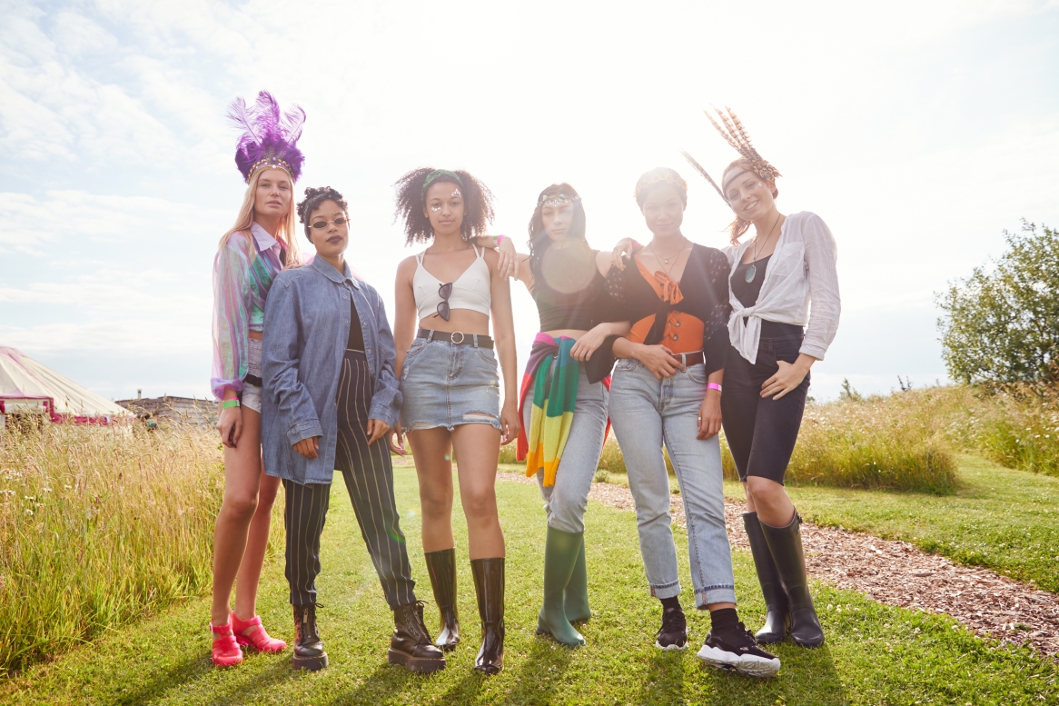 The Ultimate Guide to Festival Outfits: Styling Trends, Comfort & Fashion Inspiration | SEETHATSHOP.co.uk